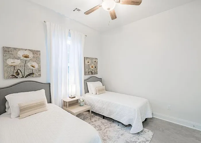 Hébergement de vacances Brand New Centrally Located In *