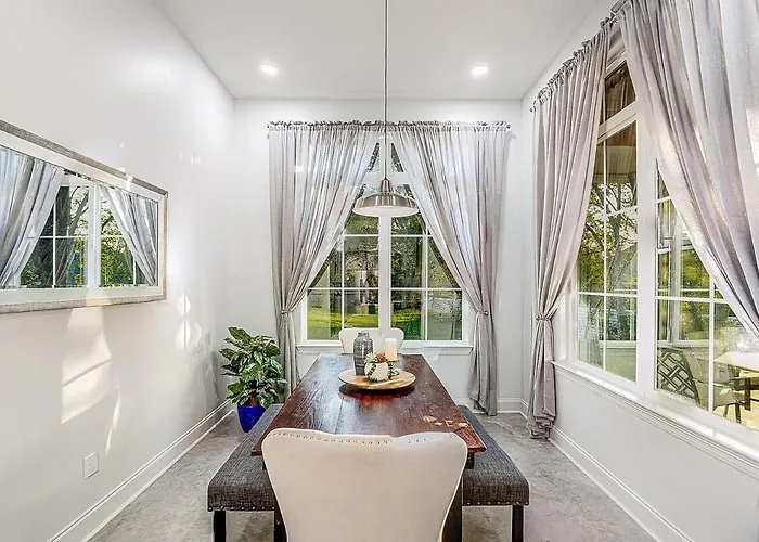 Brand New Centrally Located In * Lafayette