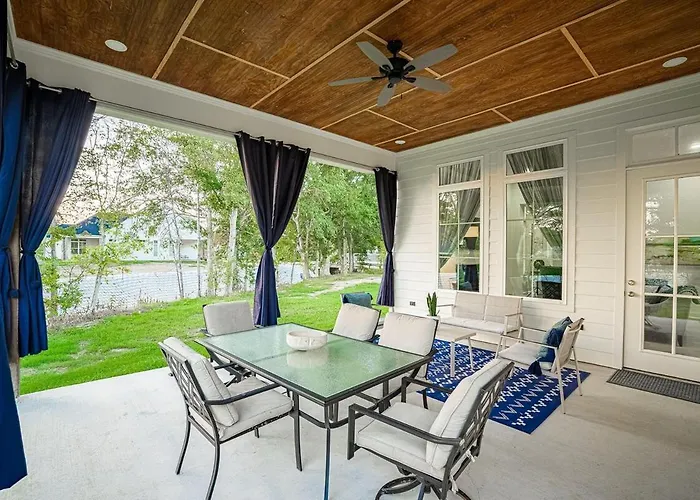Brand New Centrally Located In * Lafayette